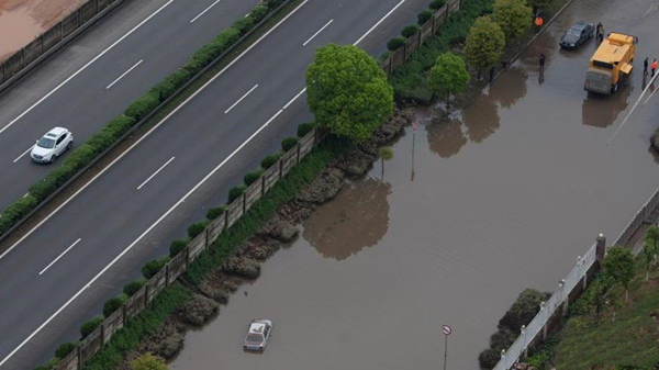 城市道路積水監測中的雷達水位計
